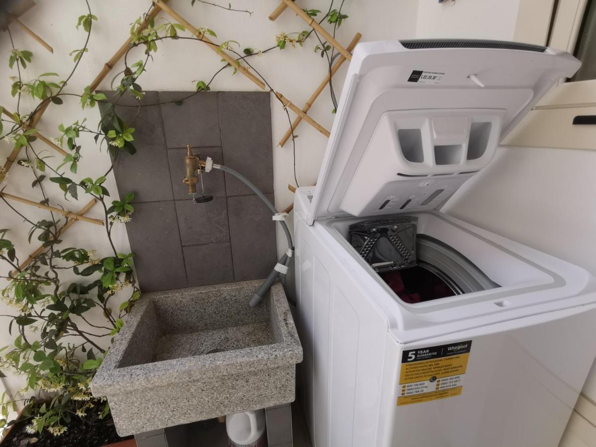 ホテル Kosie - Il Comfort Di Stile Con 2 Bagni パレルモ エクステリア 写真